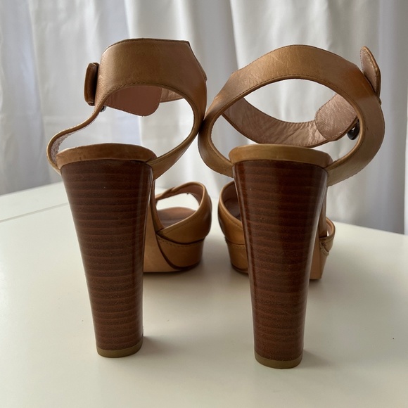 Stuart Weitzman - Picture 3 of 3